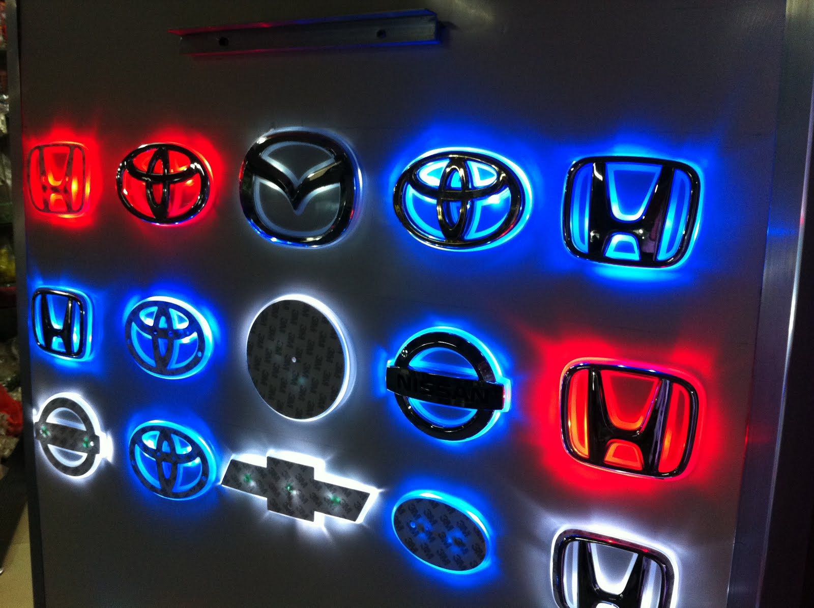 CAR LOGO WITH BACKGROUND LIGHT