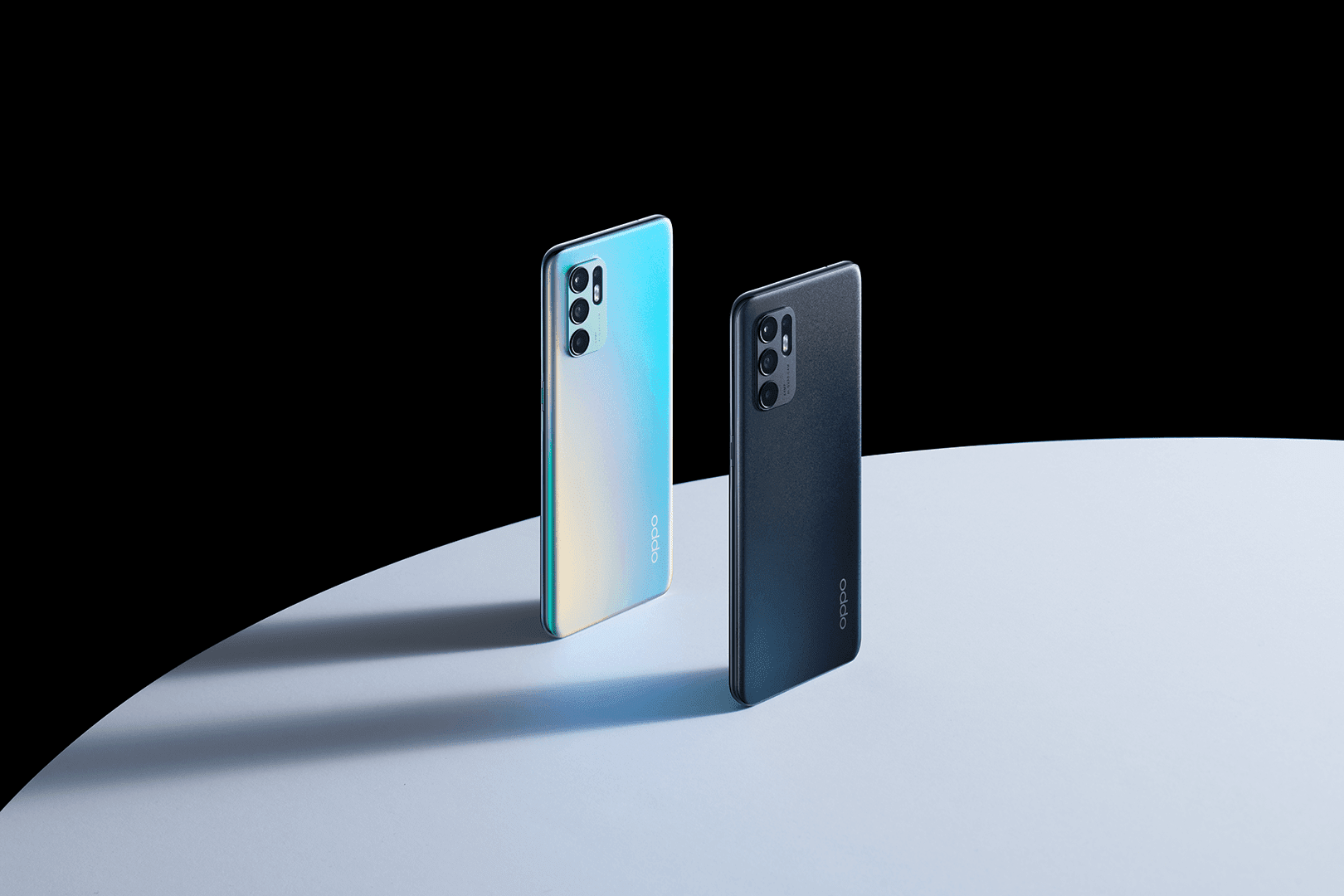 OPPO Reno6 tersedia dalam 2 varian warna : Aurora & Stellar Black