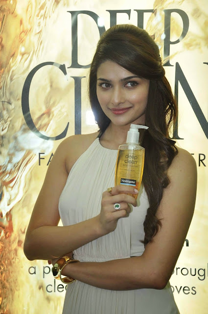 Prachi Desai sexy legs in white dress + other HQ pics