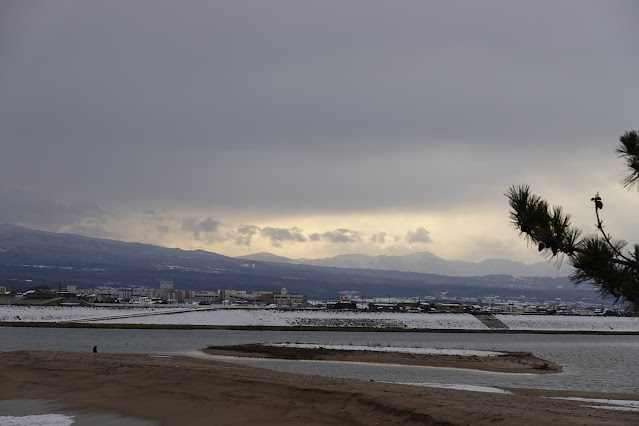 鳥取県米子市皆生新田 日野川岸辺からの眺望