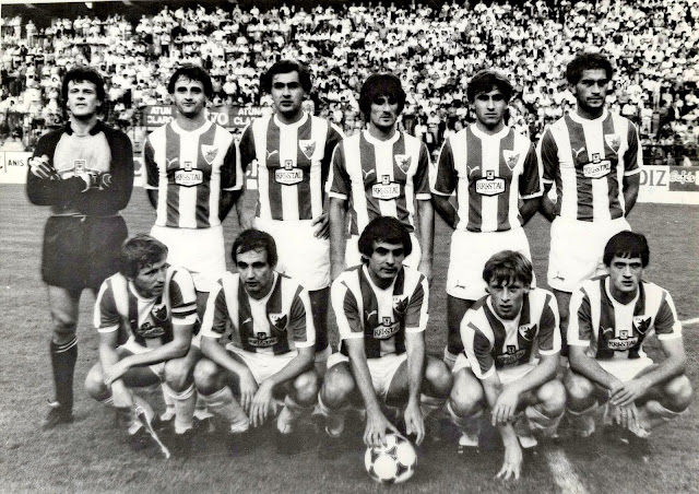 ESTRELLA ROJA DE BELGRADO (Fudbalski klub CRVENA ZVEZDA). Temporada 1982-83. Sin ordenar: Simenovic (portero), Djurovski, Miletovic, Rajkovic, Milosavljevic, Janjanic, Blagojevic, Krompotic, Repcic, Petrovic, Savic.F. C. BARCELONA 0 ESTRELLA ROJA DE BELGRADO 1 Sábado 28/08/1982, 20:30 horas. XIX Trofeo Costa Verde, semifinal. Gijón, Asturias, estadio El Molinón: 30.000 espectadores. GOLES: 0-1: 27’, Savic.