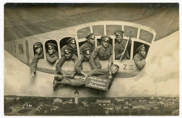 Divertidas fotografías de soldados de la Primera Guerra Mundial posando en montajes fotográficos