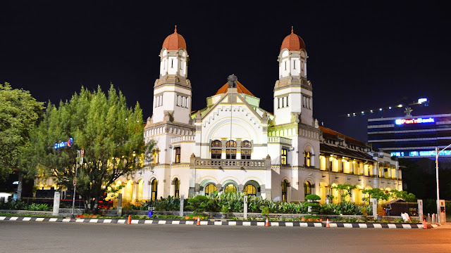 Lawang Sewu di malam hari