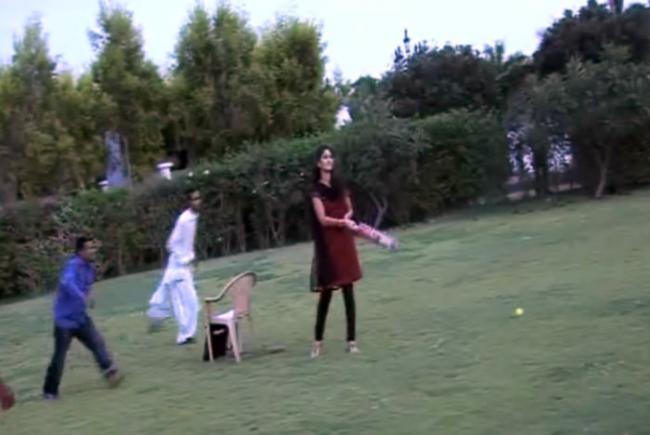 Katrina Kaif Playing Cricket with her co stars Arjun Rampal and Ranbir Kapoor