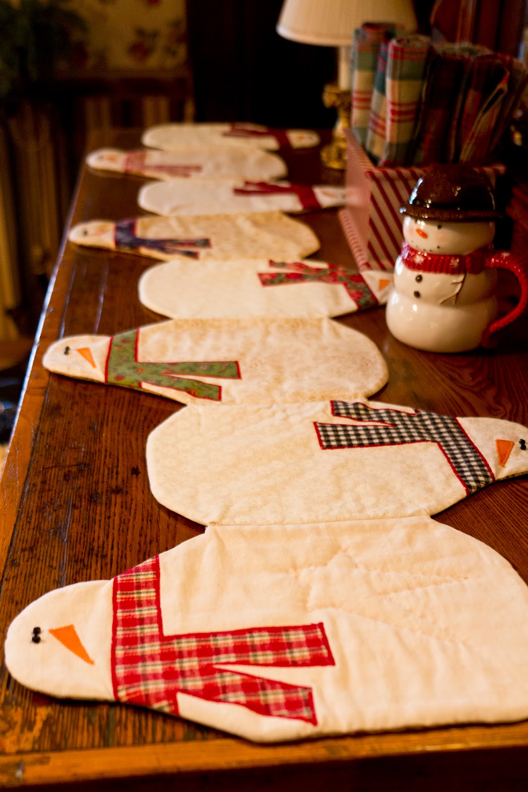 table , quilted Sewing  Tables Quilt runner Table videos Pumpkin, Snowman Diy, Runners, Runners,