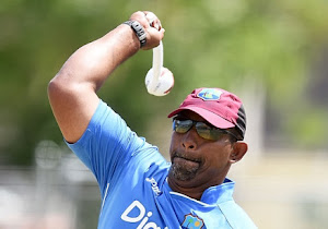 Timu ya Kriketi ya West Indies imemtimua kocha wake mkuu Phil Simmons. 