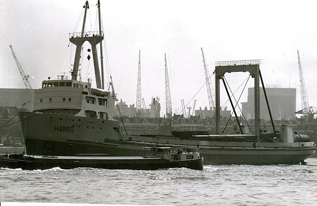 Rotterdam rond 1972, gezicht op de Maas