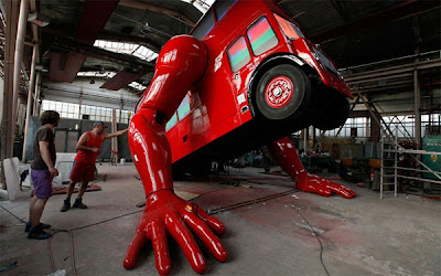 Ônibus que faz flexões da incentivo nos Jogos Olímpicos de 2012