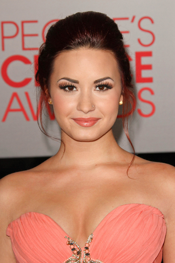 Demi Lovato People's Choice Awards 2012 Makeup Tutorial