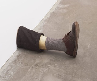 714px-Untitled_Leg