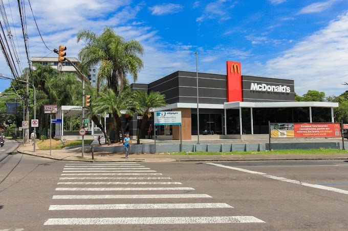 Após 100 dias de obras e sem parar de funcionar, mais famoso McDonald's de Porto Alegre é reformado