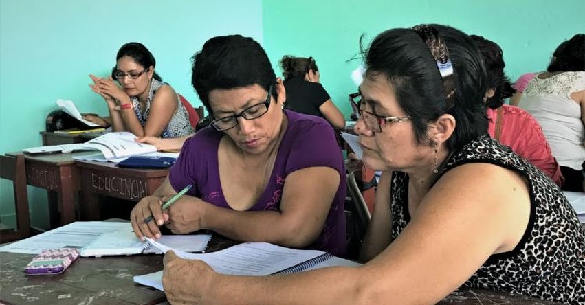 Docentes y directores de programa Amazonía Lee validan materiales educativos