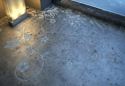 flynxs concrete art floor Transparent House