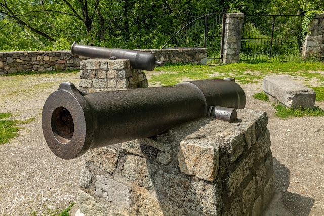 Canon obusier de 0,16 — 16 cm — type 1827. Pièce fondue à Saint-Gervais en 1834.