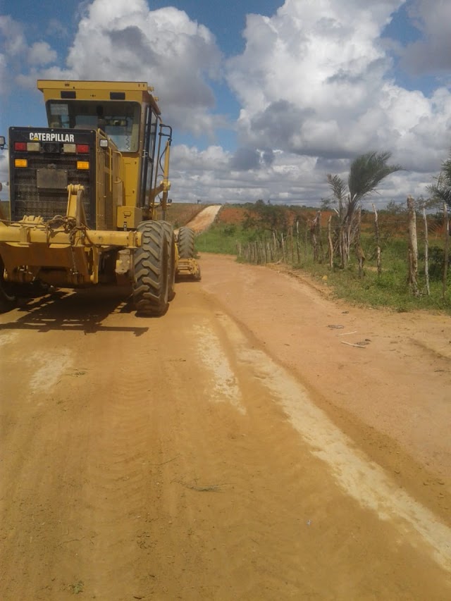 Prefeitura de Macajuba recupera estrada vacinal do povoado de Malhada Nova 