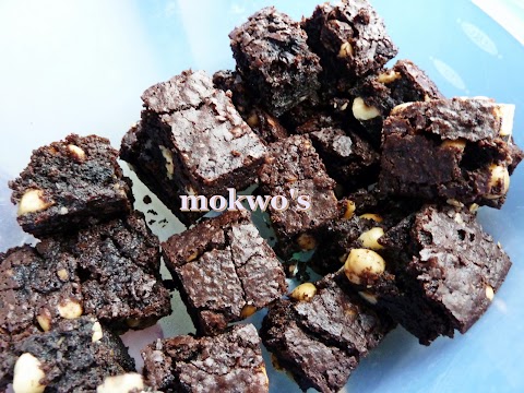 Resepi Brownies Coklat Mudah - 150gram coklat masakan 35gram susu cair 1sudu kecil butter.