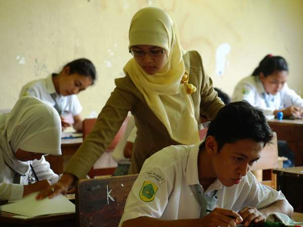 Alhamdulillh, Sebanyak 788 orang pengajar energi honorer daerah Pangandaran di dibawah naungan Kementerian Agama menerima Honor Daerah dari Pemda (Pemda) Kabupaten Pangandaran, Provinsi Jawa Barat.