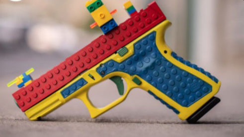 Arma com aparência de brinquedo