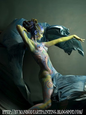 ABSTRACK BODY PAINT WOMEN MEDIA