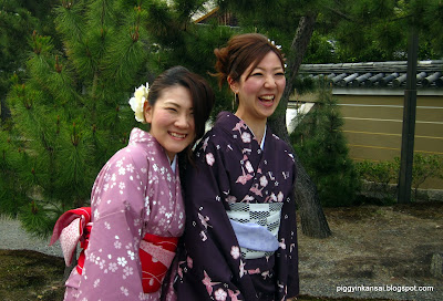 japanese girls in kimonos