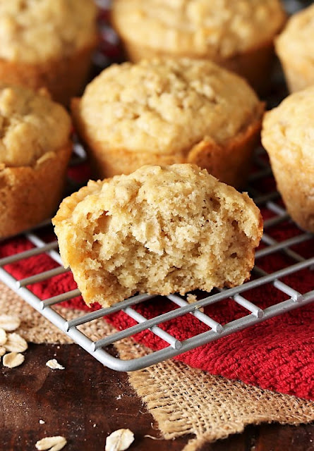  Oatmeal Muffins are pretty much exactly that  Oatmeal Muffins