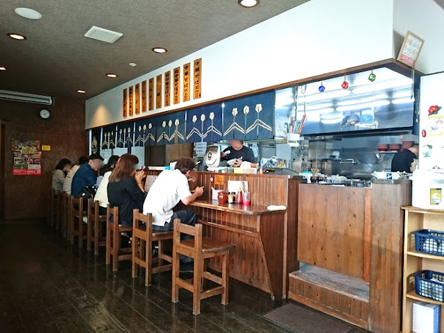 中華そば専門店 麺や 和楽の店内の写真