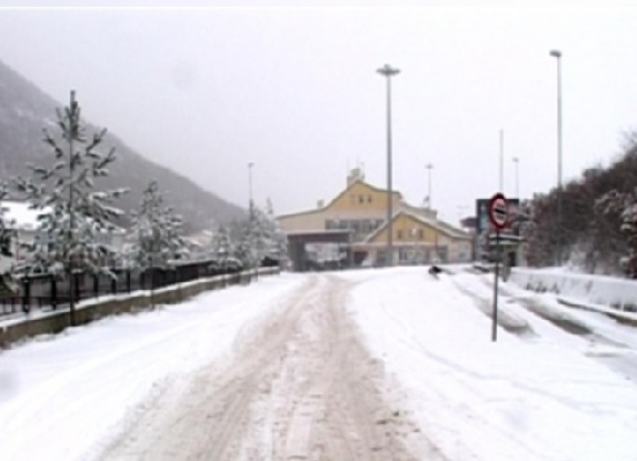 Bad weather, Greek police blocks the passage of heavy vehicles in Kapshtica