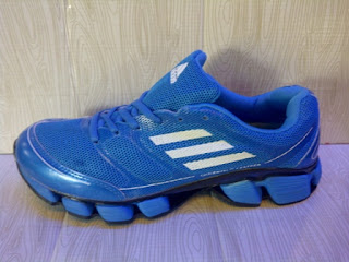 Sepatu Adidas Feather