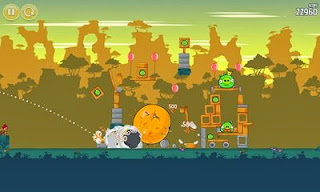 Screenshots of the Angry Birds for Android tablet, phone.