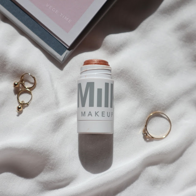 Vegan Milk Makeup cosmetics what is worth buying? milka makeup rozświetlacz