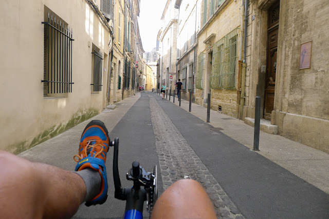 De Paris à Narbonne en vélo, Avignon