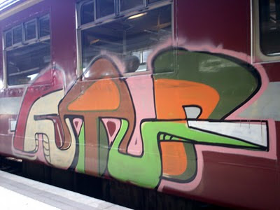 Home wallpaper murals - Train Art Graffiti