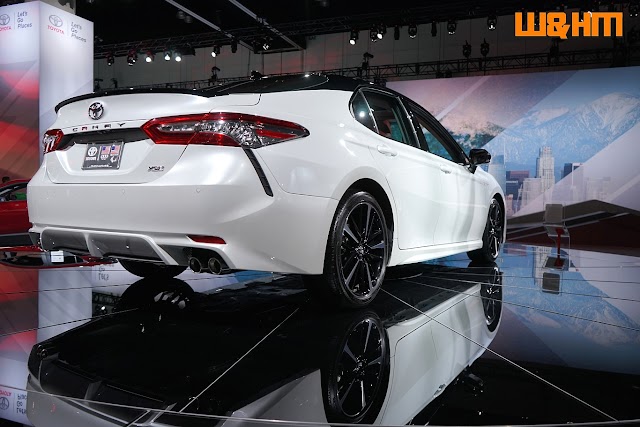 The White 2018 Toyota Camry Looks Like Her Upper Brand Cousin Already at the LA Auto Show #LAAS 2017 #Toyota #Camry2018 