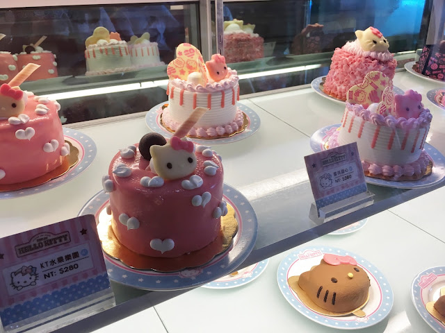 themed cafes pink cute travel must see visit