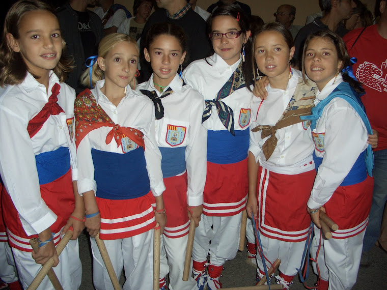 La Malena, l'Aina, l'Ares, la Carla, l'Aba i jo a ball de bastons