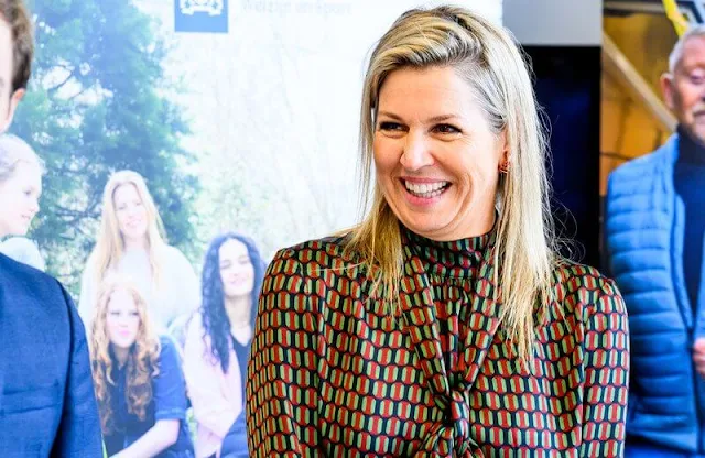 Queen Maxima wore a geometrical print viscose blouse by Natan. Gianvito Rossi navy leather pumps. Natan skirt