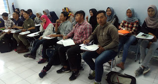 Mahasiswa Teknik Telekomunikasi Kelas 2B Politeknik Negeri Malang, Polinema