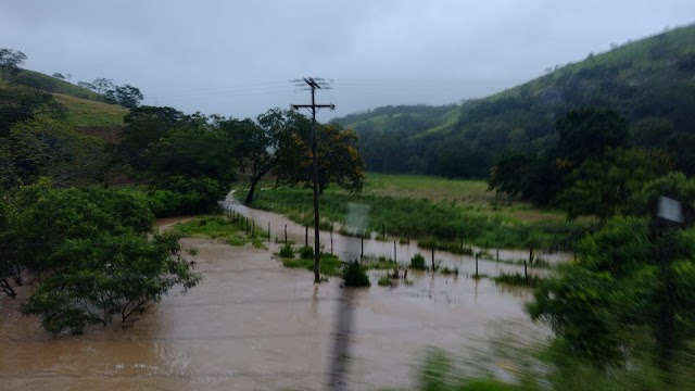 Fortes Chuvas interdita estrada em São Luiz