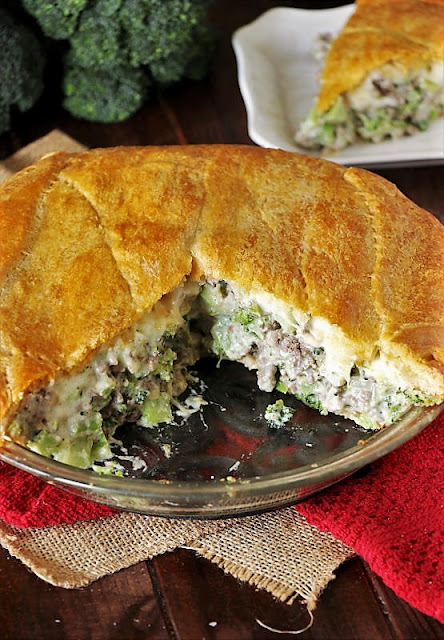  cheesy dry reason beef in addition to broccoli filling all surrounded inward a tasty Ground Beef Broccoli Pie amongst Crescent Roll Crust