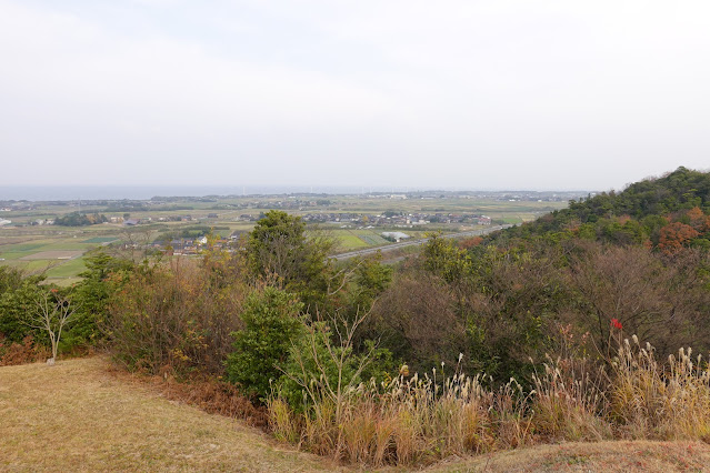 鳥取県西伯郡大山町富岡 むきばんだ史跡公園 首長の墓からの眺望