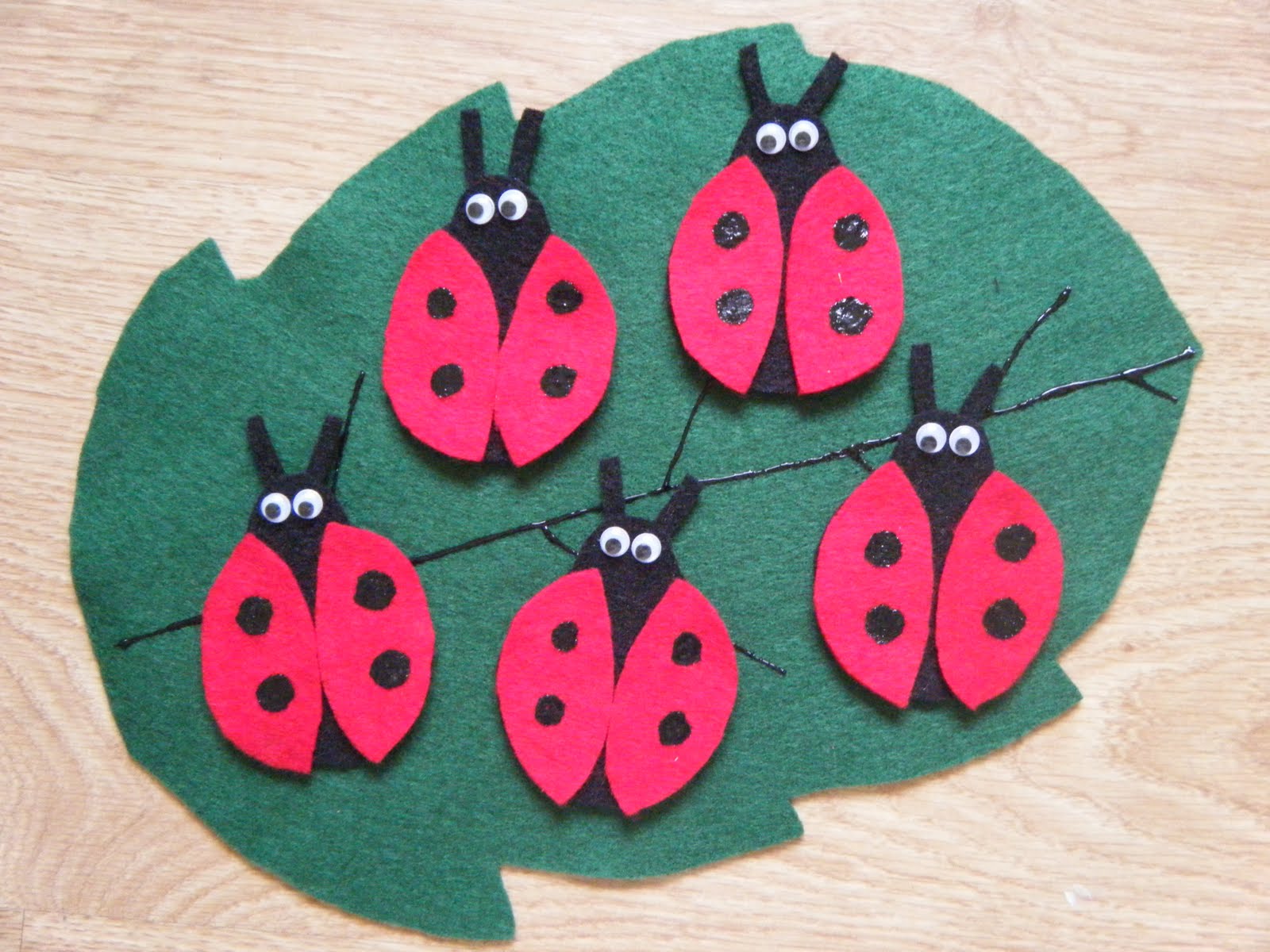 http://feltboardideas.blogspot.ca/2014/04/ladybug-ladybug-fly-away-home-ideas-for.html