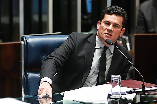 Juiz Moro admite pressões contra Lava Jato e nega que será candidato