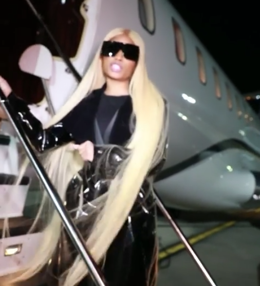 Nicki Minaj stunts on her haters ,hops on a G6 in style