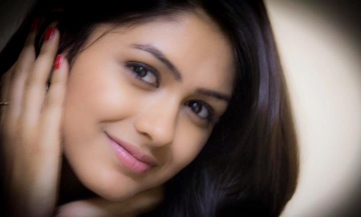 Mrunal Thakur HD Wallpapers Free Download