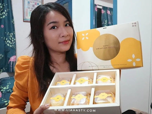 Mooncake Halal Musang King Durian Snowskin Mooncake dari Yellowstuffs