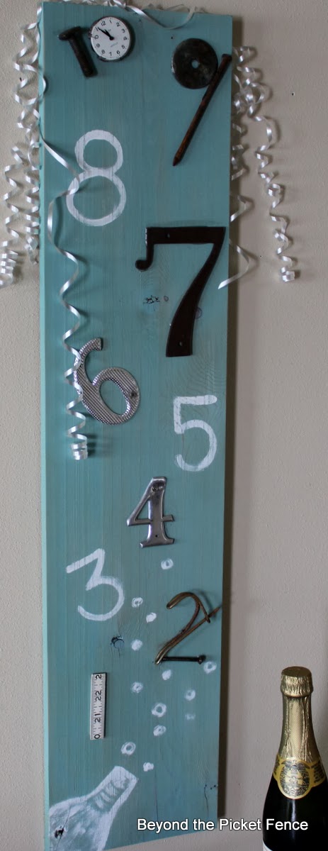 New Year's Eve countdown sign http://bec4-beyondthepicketfence.blogspot.com/2013/12/countdown-to-new-years.html