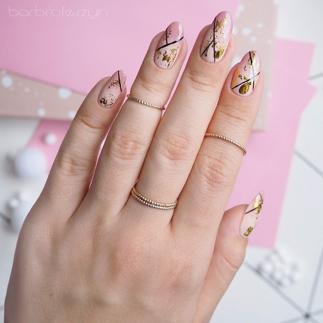 nails with transfer foil