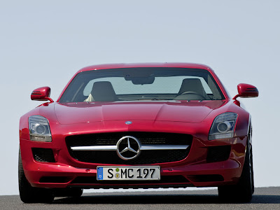 Mercedes-Benz SLS AMG Gullwing 2011 - Red - Front