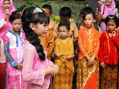 Model Kebaya Kartini Untuk Anak Perempuan Terbaru