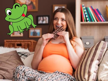 pregnant women is eating chocolate